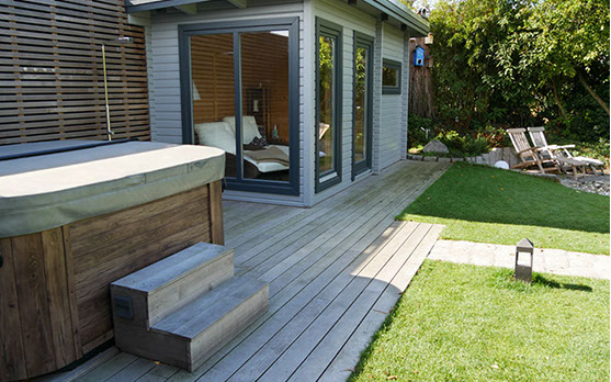 Whirlpool, Aussendusche, Gartensauna wie aus einem Guss, Gartenbau, Gartenplanung, Wesel