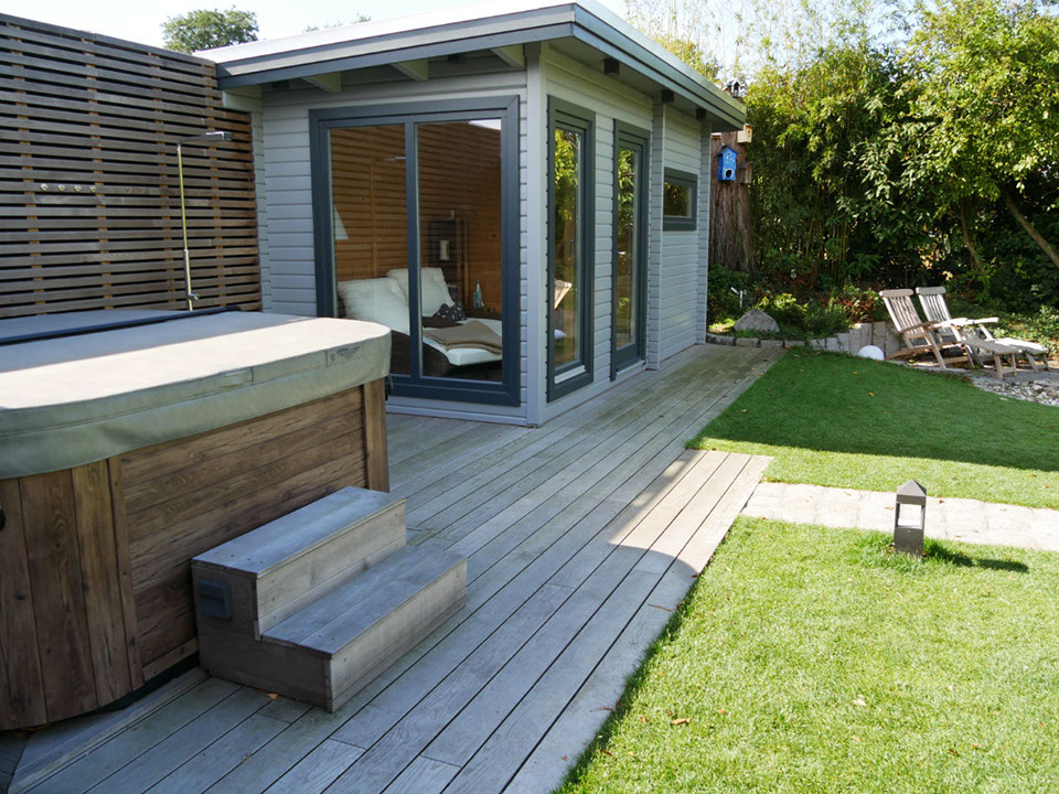 Whirlpool, Aussendusche, Gartensauna wie aus einem Guss, Gartenbau, Gartenplanung, Wesel