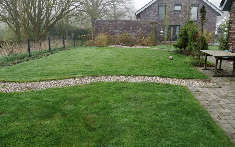 Wege im Rasen die nicht genutzt werden, Ostterrasse ist zu klein, Gartenplanung, Gartengestaltung, Gartendesign, Wesel, Gilhaus