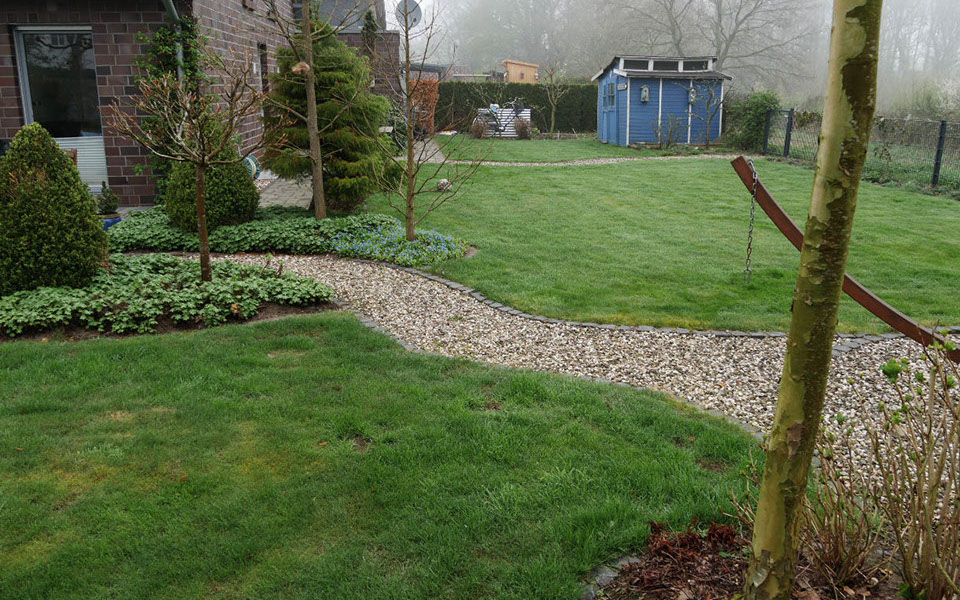 Kieswege im Rasen, kleiner Nutzgarten, Gartengestaltung, Gartenplanung, Wesel