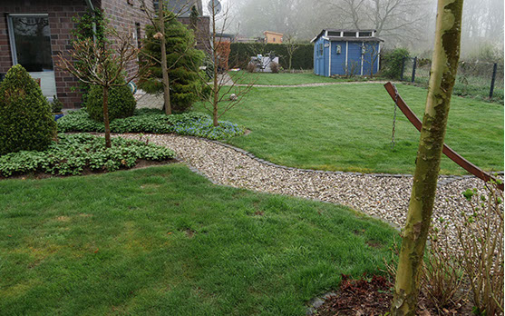 Kieswege im Rasen, kleiner Nutzgarten, Gartengestaltung, Gartenplanung, Wesel